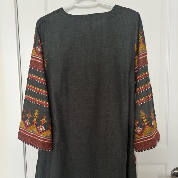 Khaddi cotton dress with full embroided shalwar - Picture 2 of 6